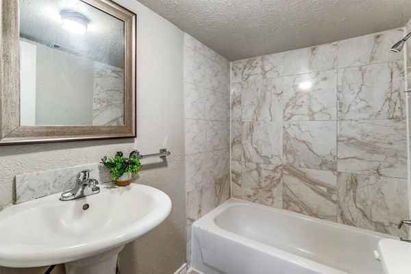 S Vernon Ave listing photo