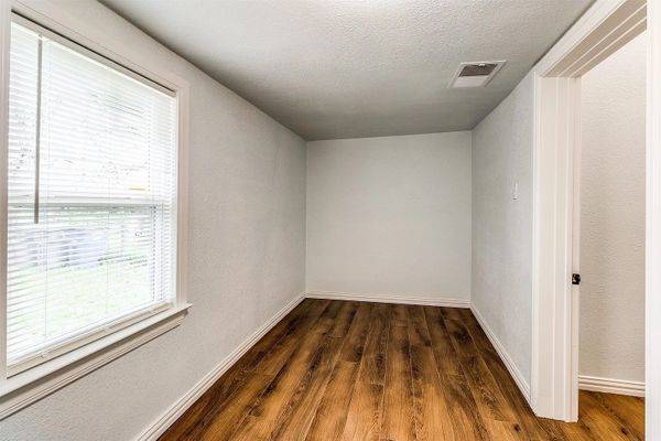 S Vernon Ave listing photo