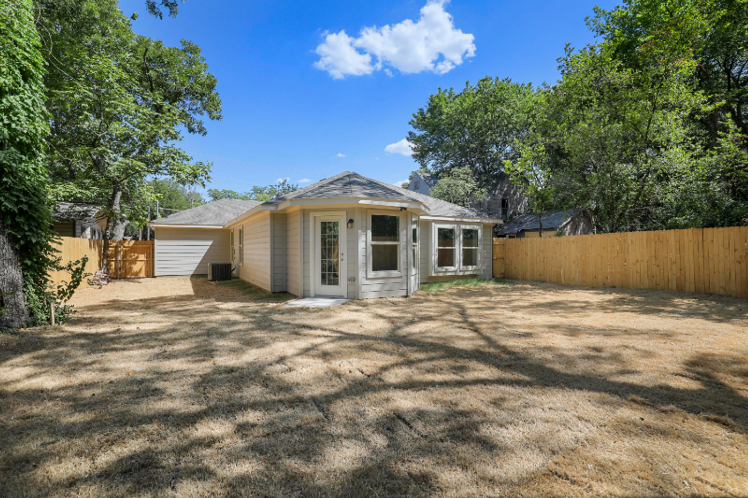 Harding St, Dallas TX 75215 on Alcove