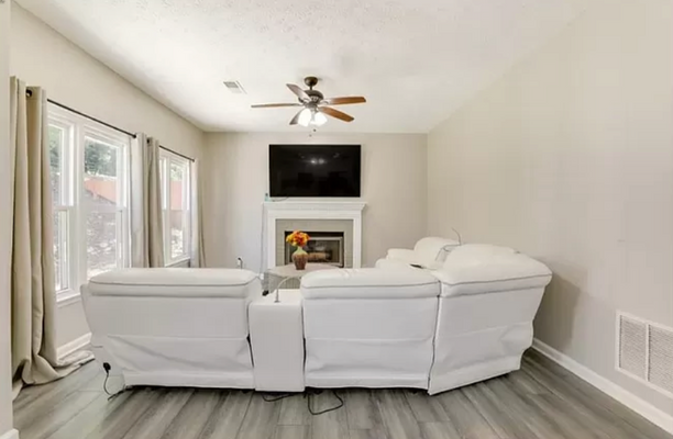 Woodstone Dr listing photo