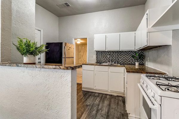 S Vernon Ave listing photo