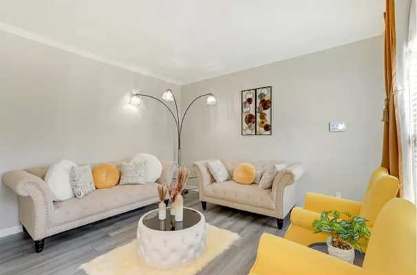 Woodstone Dr listing photo