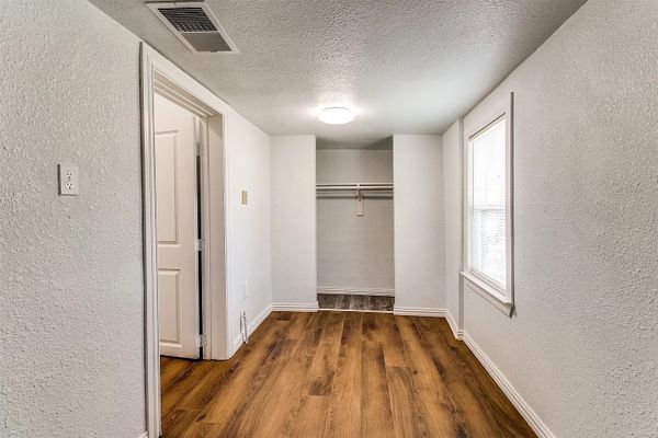 S Vernon Ave listing photo