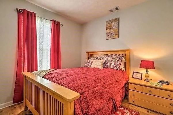 Oak Dr listing photo