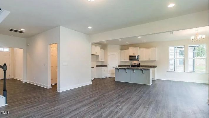 Burford Wy listing photo