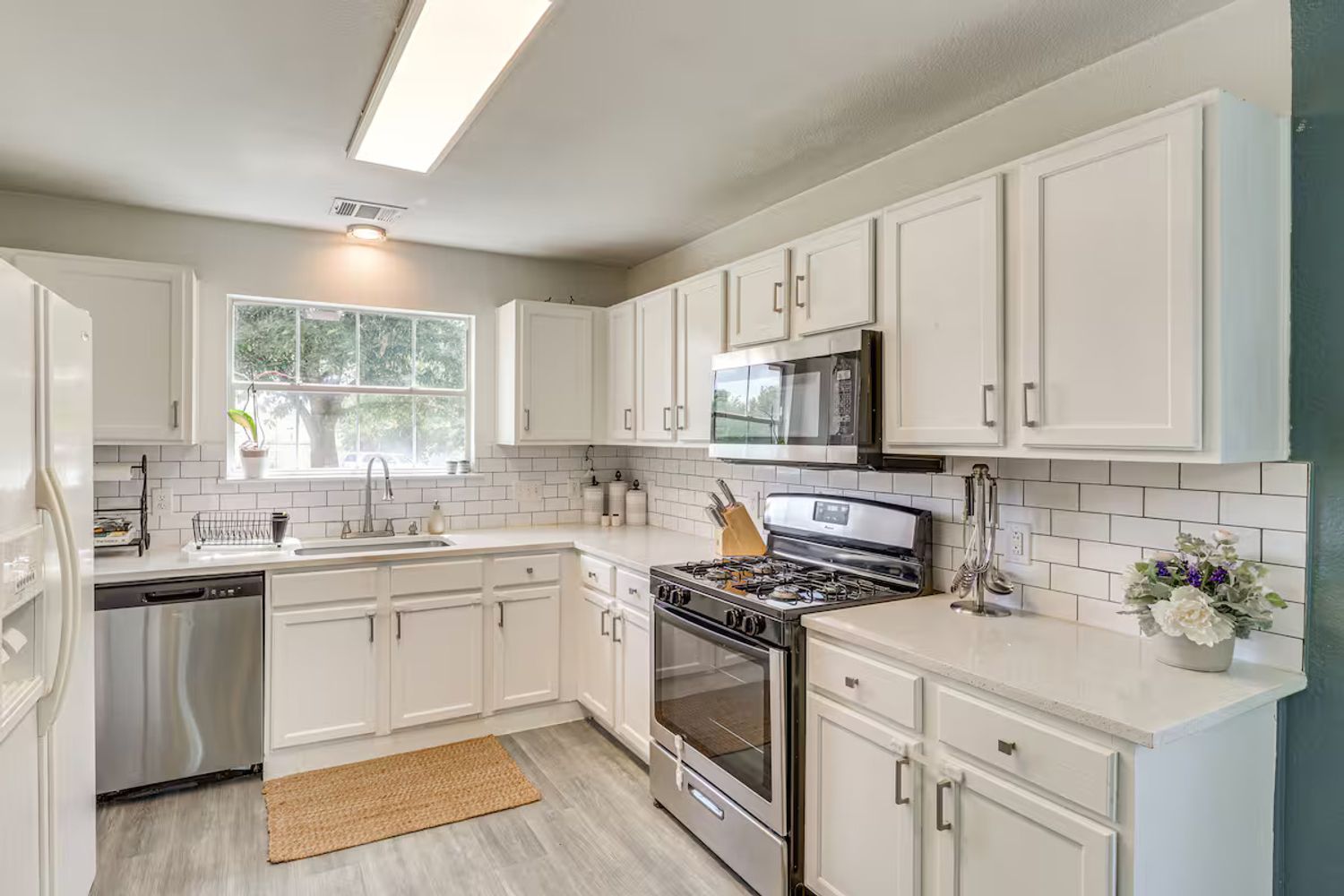 Hungry Horse Dr, Manor 78653 on Alcove