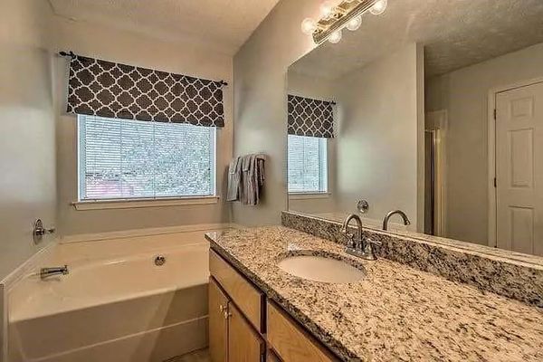 Oak Dr listing photo
