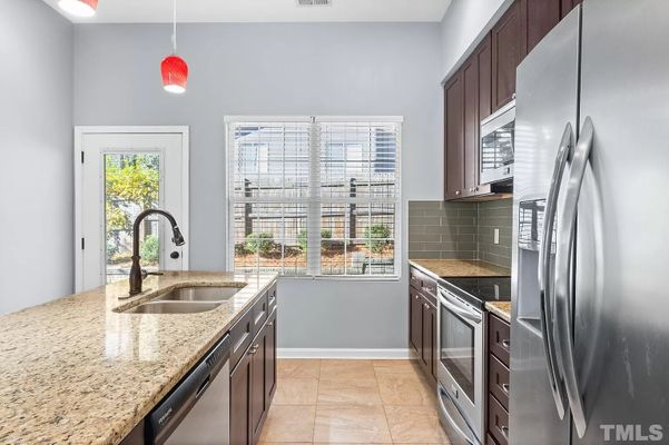 Pineland Cir, Raleigh, NC listing photo