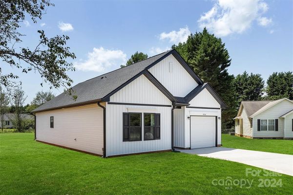 Oakwood Rd, Charlotte, NC listing photo