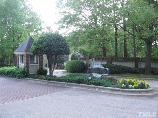 Sunpointe Dr listing photo