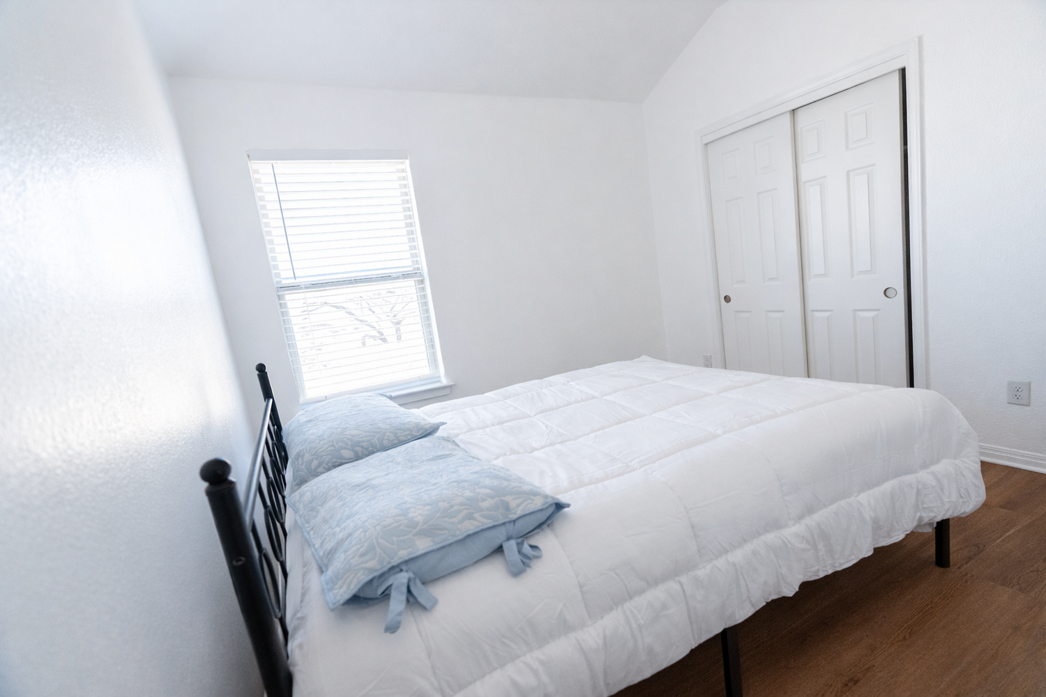 Co-living rooms at Red Bud Ridge Ln, Austin TX 78744 on Alcove