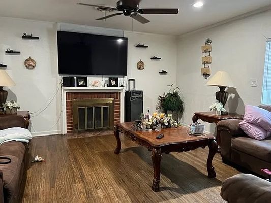 Salerno Dr listing photo