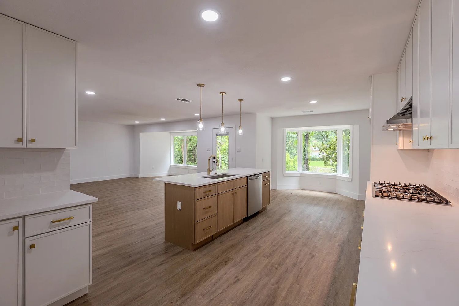 Reedcroft Dr, Farmers Branch 75234 on Alcove