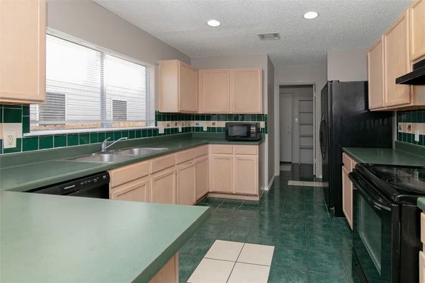 Heyerdahl Dr listing photo
