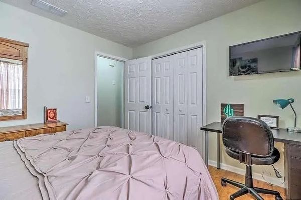Oak Dr listing photo