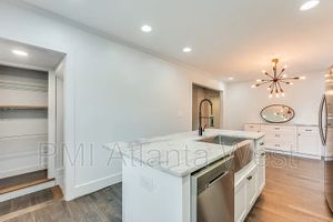 Rochelle Dr SW, Atlanta GA 30310 on Alcove
