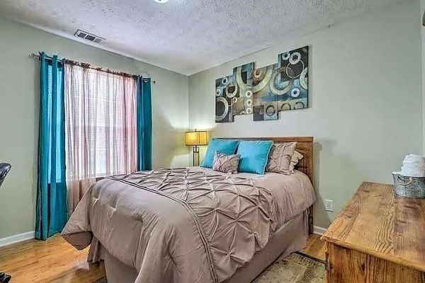 Oak Dr listing photo