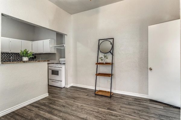 S Vernon Ave listing photo