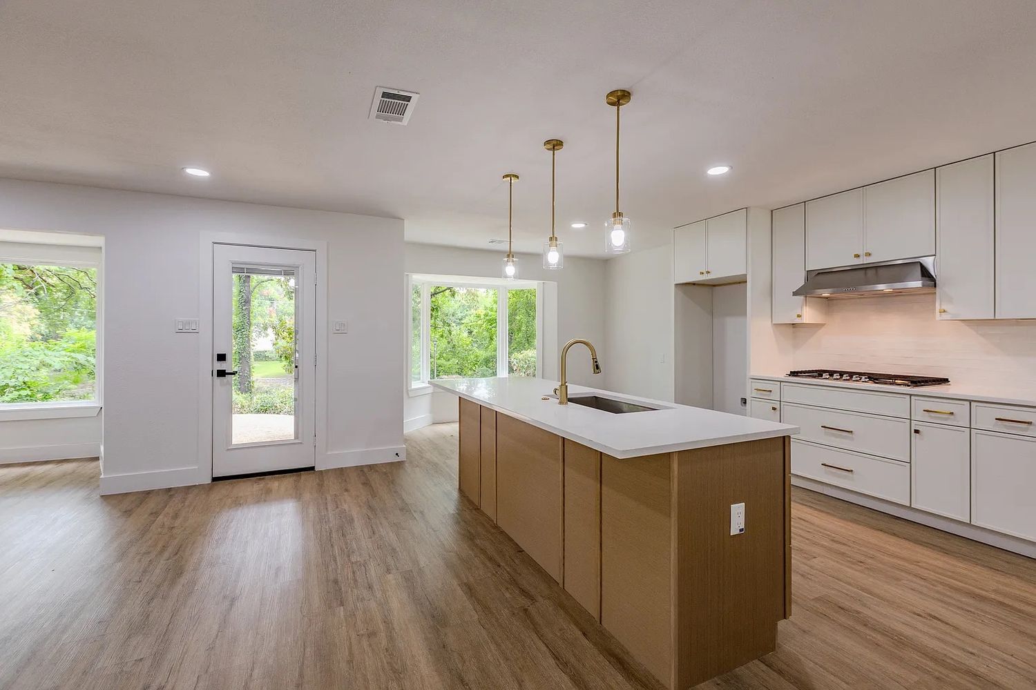 Reedcroft Dr, Farmers Branch TX 75234 on Alcove