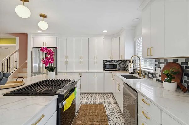 Glenwhite Dr listing photo