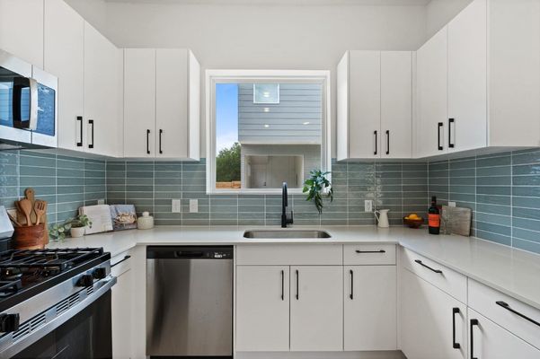 N Bluff Dr, Austin, TX listing photo