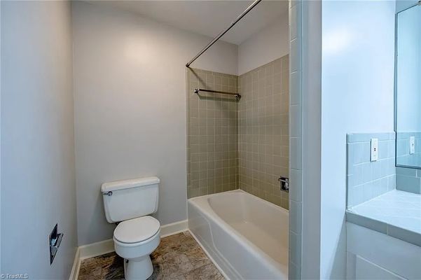 Kinnamon Rd listing photo
