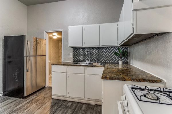 S Vernon Ave listing photo