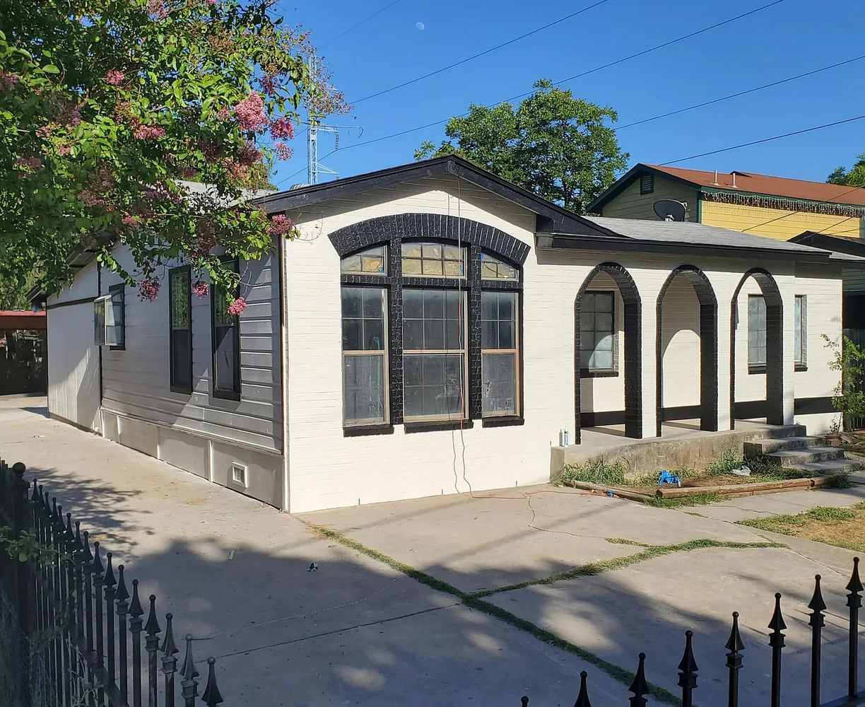 Dahlgreen Ave, San Antonio 78237 on Alcove