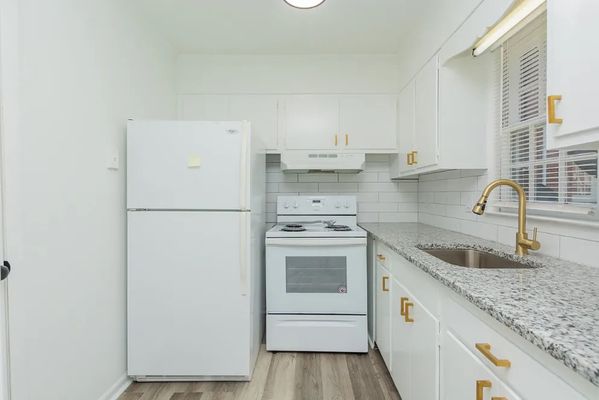 Greenbriar Rd, Greensboro, NC listing photo