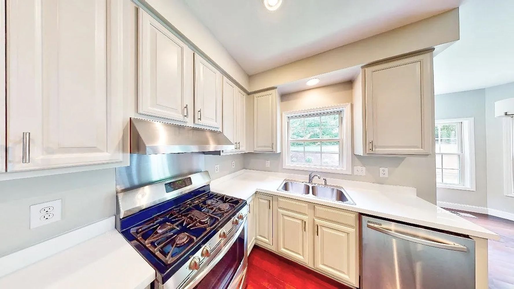 New Parkside Dr, Chapel Hill NC 27516 on Alcove