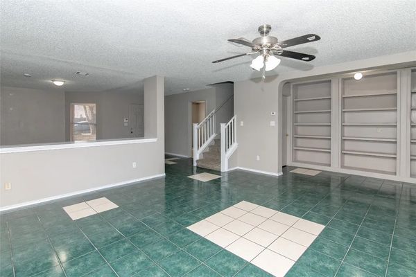 Heyerdahl Dr listing photo