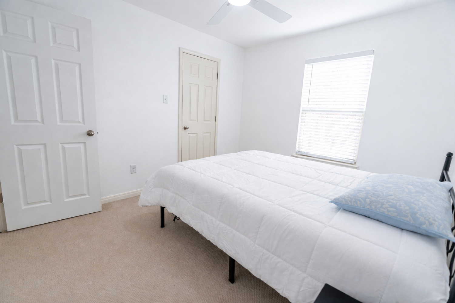 Co-living rooms at Red Bud Ridge Ln, Austin TX 78744 on Alcove