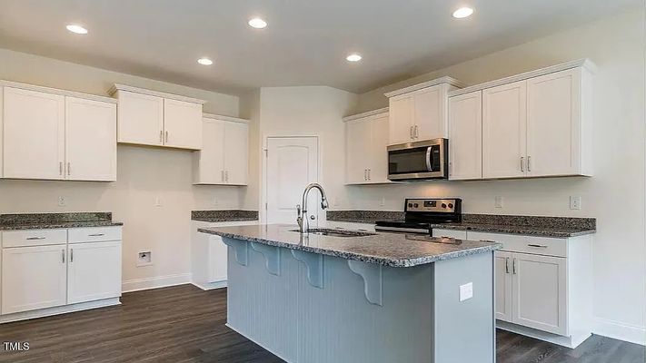 Burford Wy listing photo