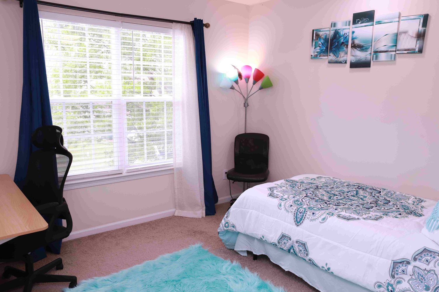 Co-living rooms at Red Birch Dr, Charlotte NC 28262 on Alcove