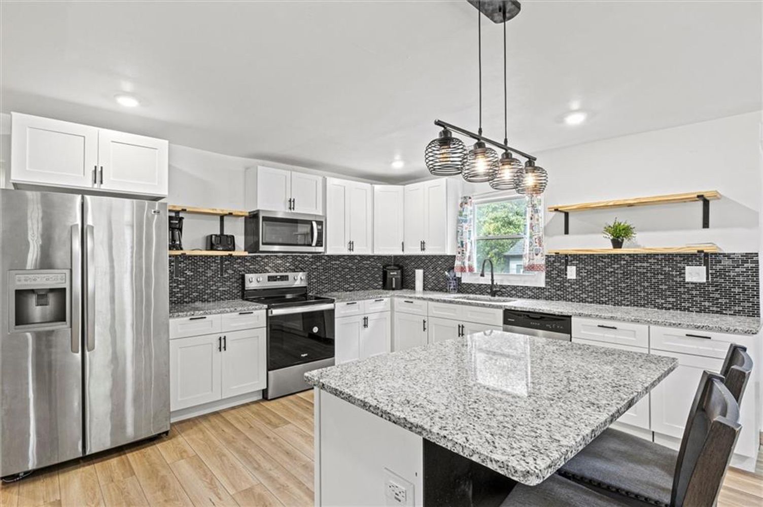 Peeples St SW, Atlanta 30310 on Alcove