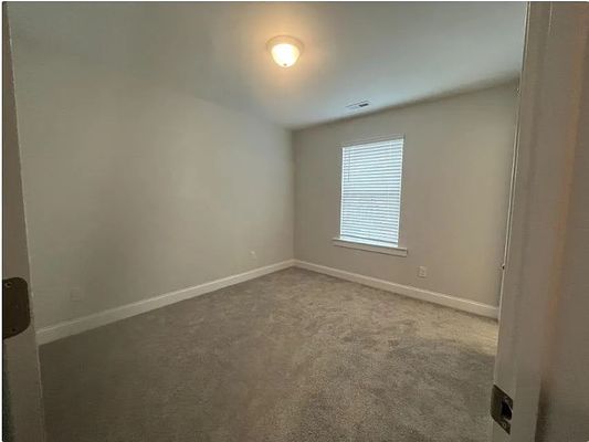 Old Grove Ln listing photo