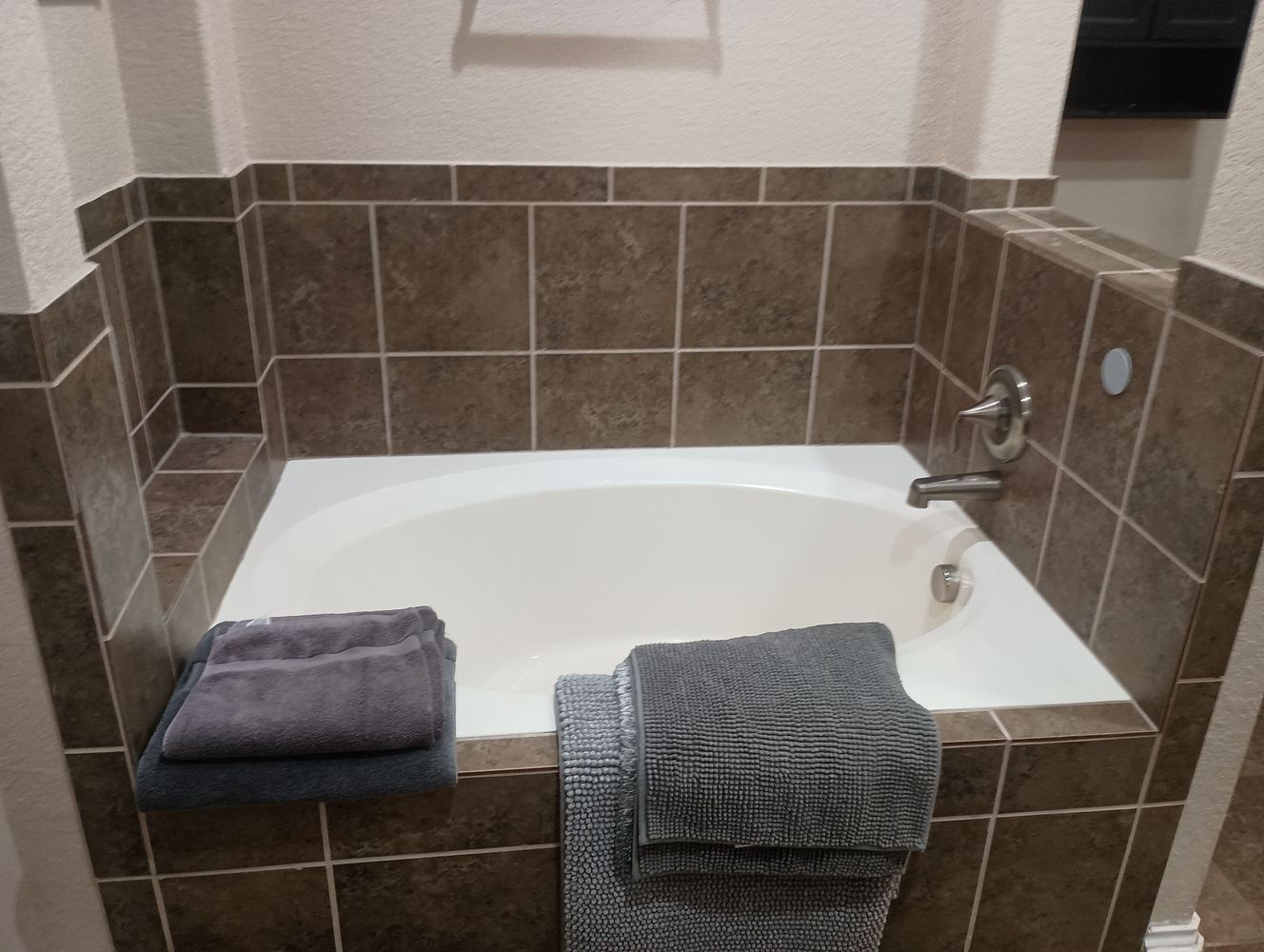 Co-living rooms at Arabian King, Converse TX 78109 on Alcove