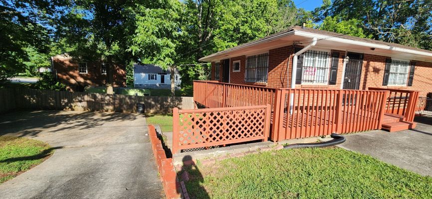 8th St listing photo