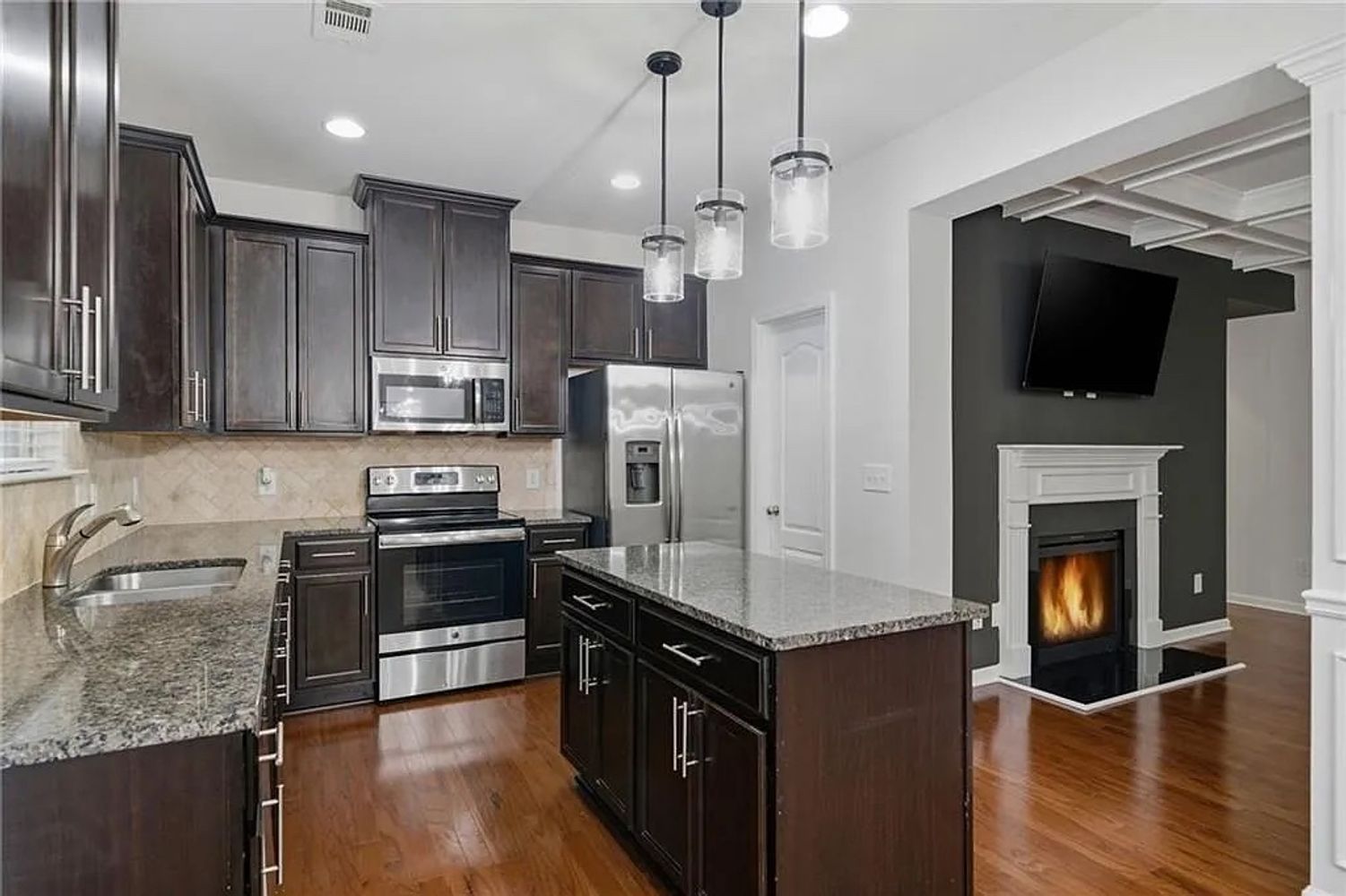 Paxton Dr SW, Lilburn GA 30047 on Alcove