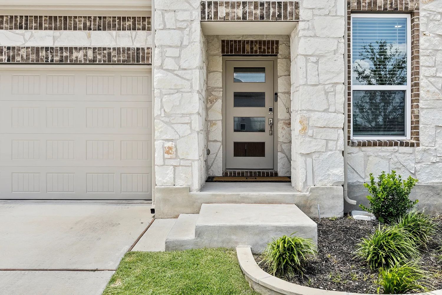 Doodle Ln, Hutto TX 78634 on Alcove