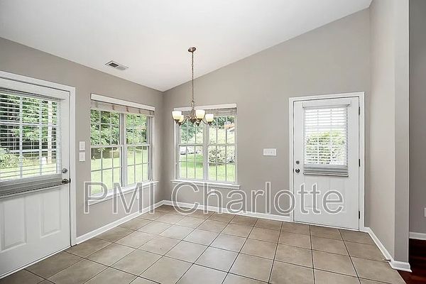 S Ridge Ave listing photo