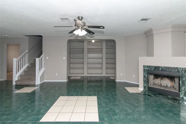 Heyerdahl Dr listing photo