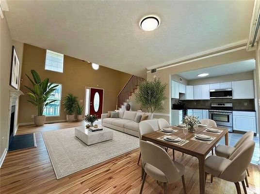 Windsor Downs Ln listing photo