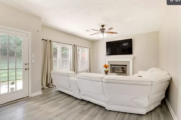 Woodstone Dr listing photo