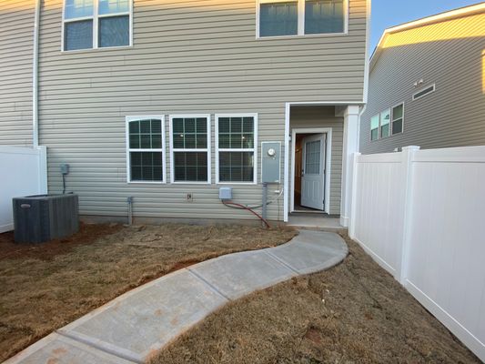 Cottage Crest Ln, Charlotte, NC listing photo