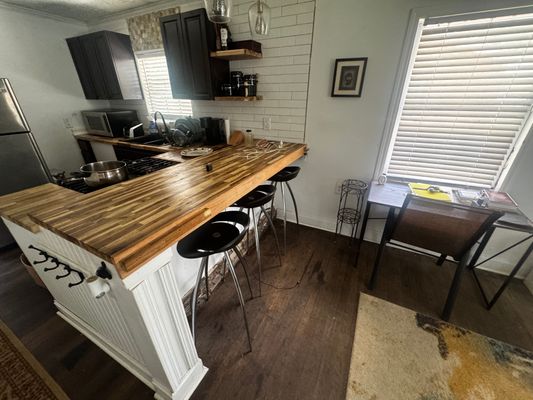 Polar Rock Pl Sw listing photo