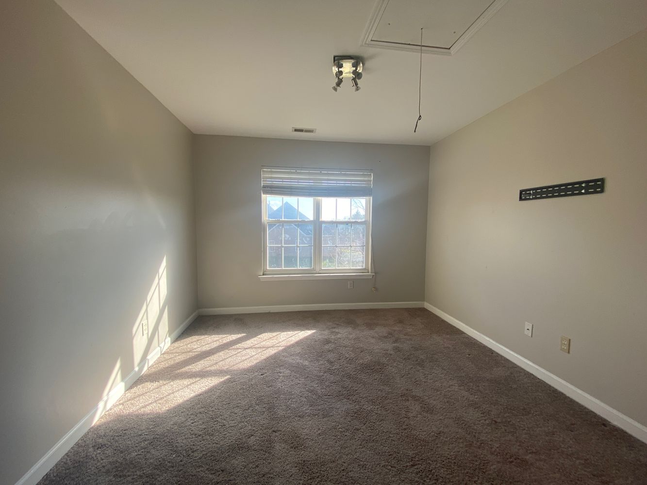 Co-living rooms at Hampton Pl Dr, Charlotte NC 28269 on Alcove