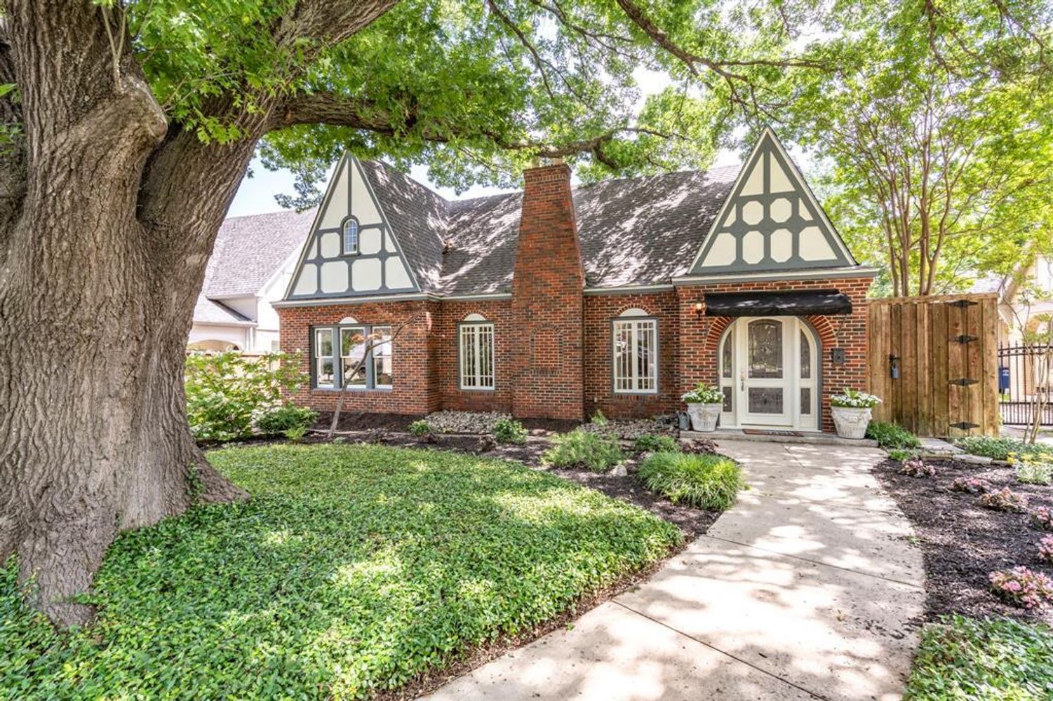 Lakeshore Dr, Dallas 75214 on Alcove