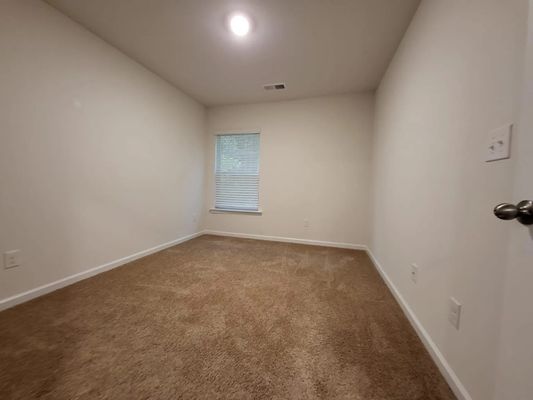 Guildford Hill Ln, Charlotte, NC listing photo