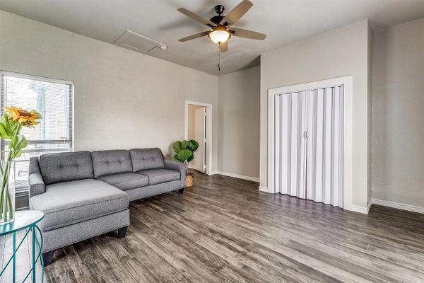 S Vernon Ave listing photo